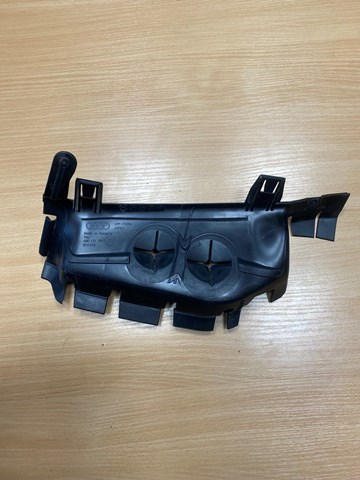 Повітропровід (дефлектор) радіатора, правий VAG 4M0121284 ціна, від 11.25 USD