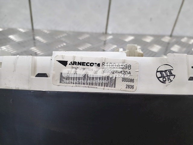  Mitsubishi 8100A598