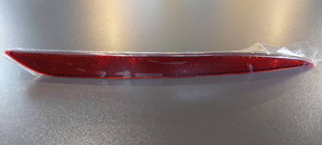 ZTS1404R Signeda Правий катафот бампера