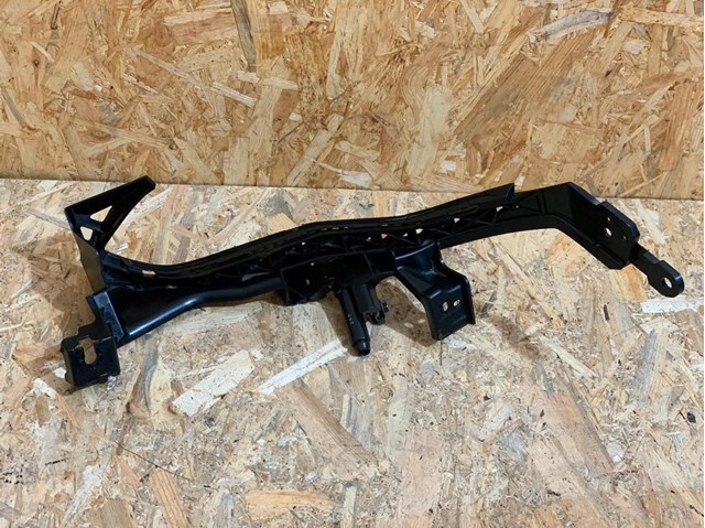 Кронштейн бампера переднього, правий FPS FP6727932 ціна, від 15.20 USD