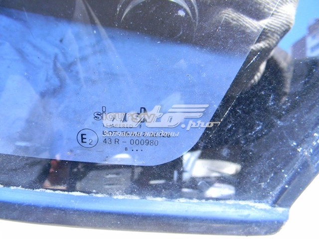 Скло багажного відсіку, праве 90270750 Opel