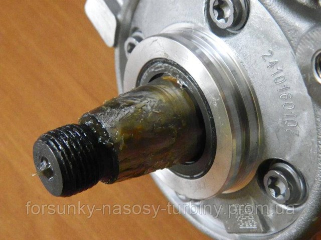 Паливний насос високого тиску 03L130755 Bosch