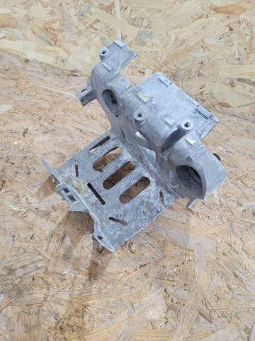 Купити 150069600B Tesla Кронштейн компресора кондиціонера