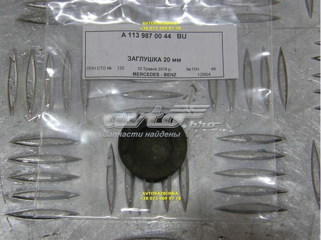 Купити Заглушка днища кузова Mercedes E  W124