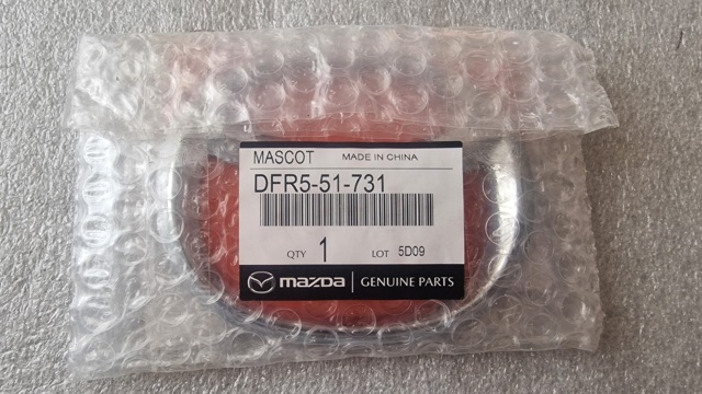 DFR551731 Mazda Емблема кришки багажника, фірмовий значок