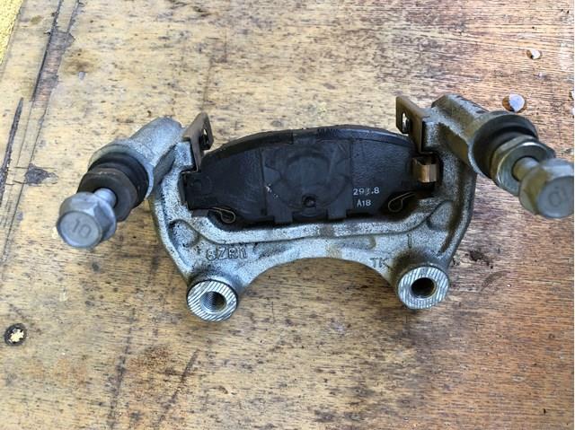 Скоба супорту заднього KAY02629X Mazda