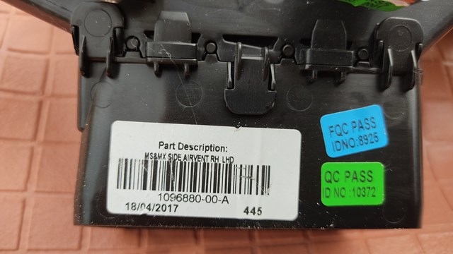 Решітка повітроводу Tesla 109687900A