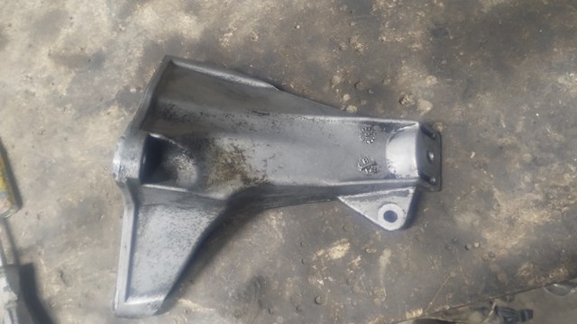 Купити 8D0199308N VAG Подушка (опора) двигуна, права