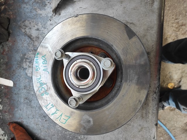 Передня маточина 13524087 General Motors