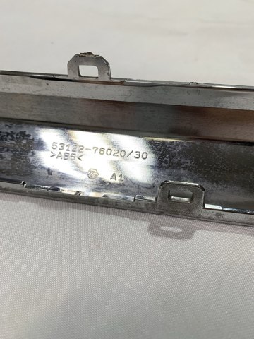 Накладка (рамка) решітки радіатора Toyota 5312276020 ціна, від 299.06 USD