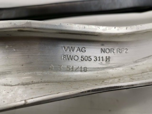 Купити 8W0505436AA VAG Кулак поворотний правий