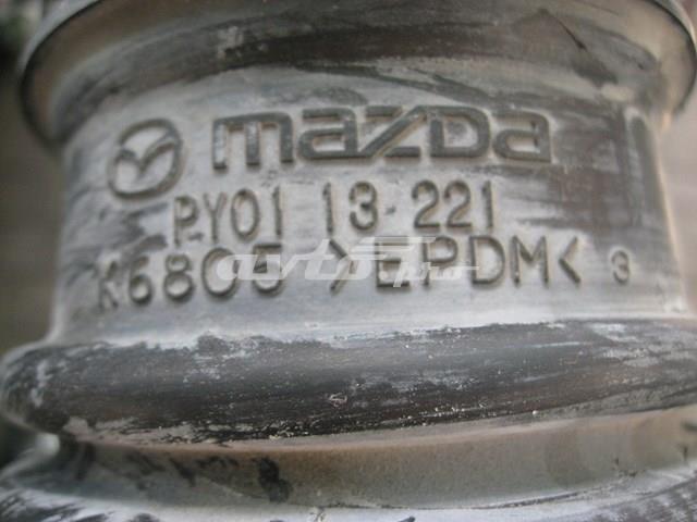 Патрубок повітряний, вихід повітряного фільтра PY0113221 Mazda
