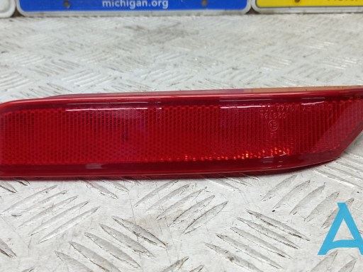 Катафот (відбивач) заднього бампера, лівий TK48515M0 Mazda