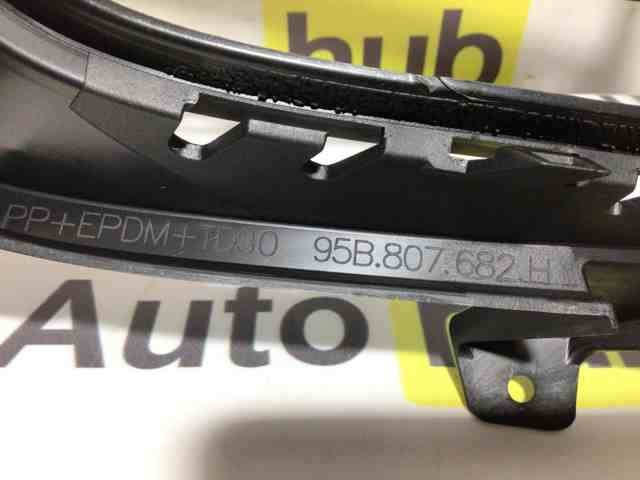 95B807682H1E0 Porsche Решітка переднього бампера, права