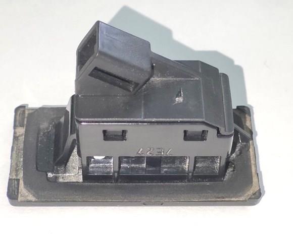 Кнопка приводу замка 3/5 дверей (ляди) / кришки багажника Mazda BHN1568D0B ціна, від 33.34 USD