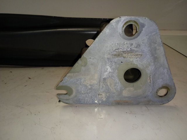 Підсилювач бампера заднього Peugeot/Citroen 9833908880