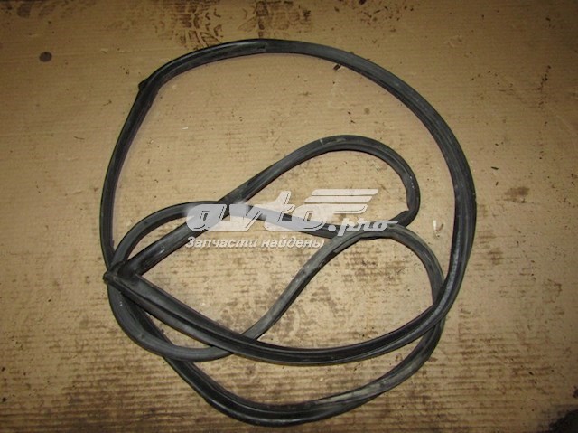 821402H000 Hyundai/Kia Ущільнювач двері передньо, правої (на двері)
