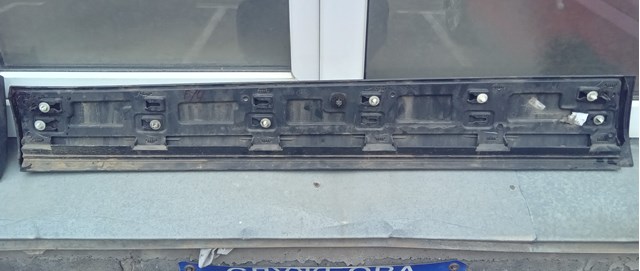 LR116796 Land Rover Молдинг передніх правих дверей, нижній