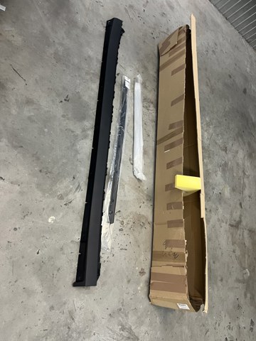 9Y0853858OK1 Porsche Накладка зовнішня (молдинг) порога, правий