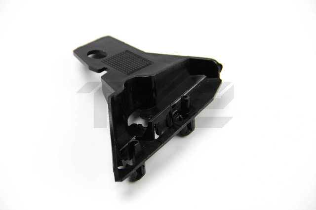 Кронштейн нижньої накладки фар, лівий BSG BSG60927002 ціна, від 4.36 USD