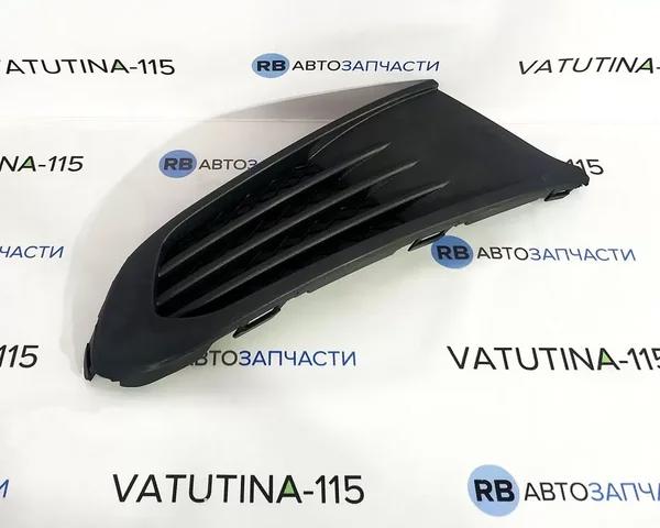 Заглушка/ решітка протитуманних фар бампера переднього, права 6RU853666A9B9 VAG