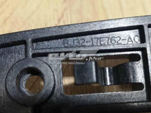LR034210 Land Rover Кронштейн бампера переднього, правий