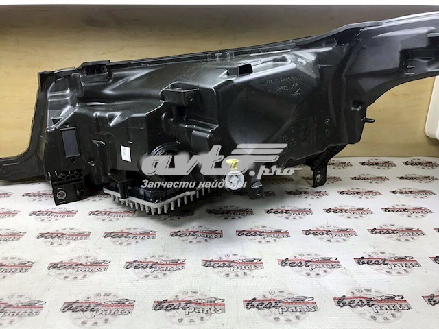 Фара права LR169896 Land Rover