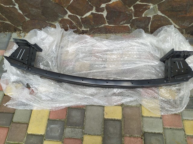 Підсилювач бампера переднього Nissan/Infiniti 620306RR0A
