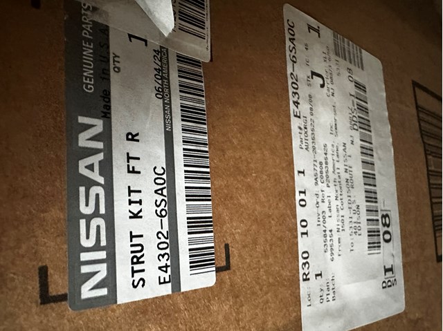 E43026SA0C Nissan/Infiniti Амортизатор передньої підвіски
