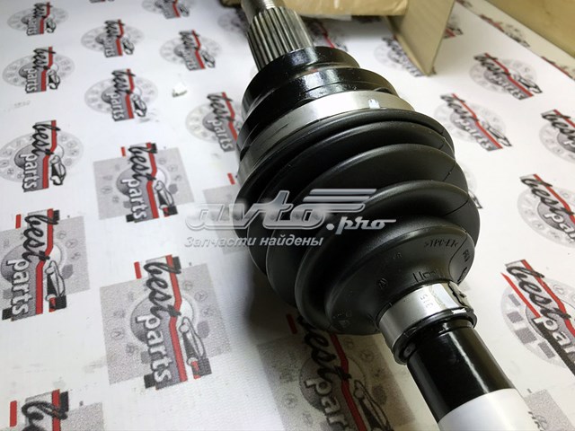 Піввісь передня ліва Land Rover LR092740