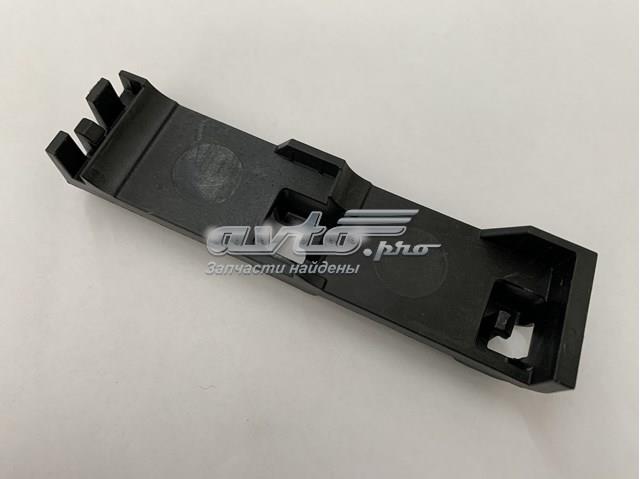 Кронштейн радіатора правий Signeda PCR44838AR