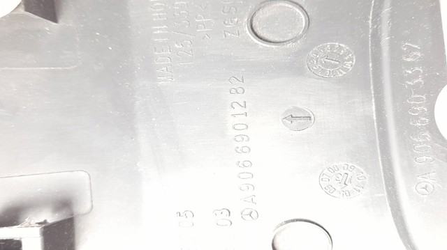 Накладка стійки кузова зовнішня, центральна права A9066901282 Mercedes