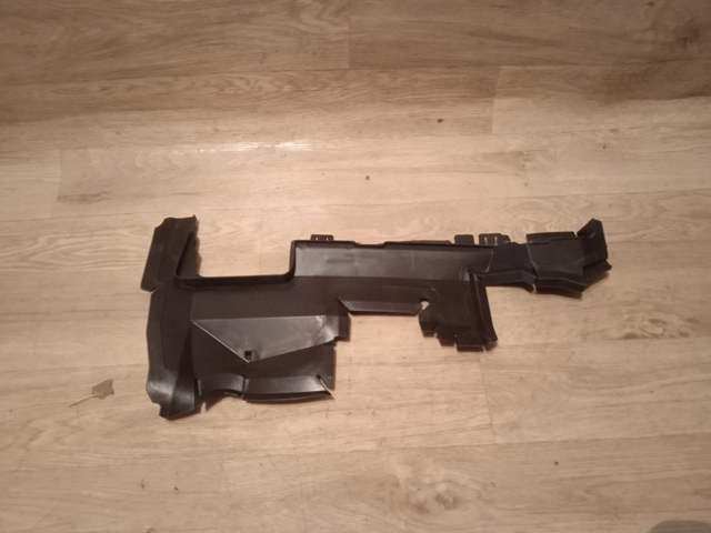 PAD99050AR Signeda Повітропровід (дефлектор) радіатора, правий