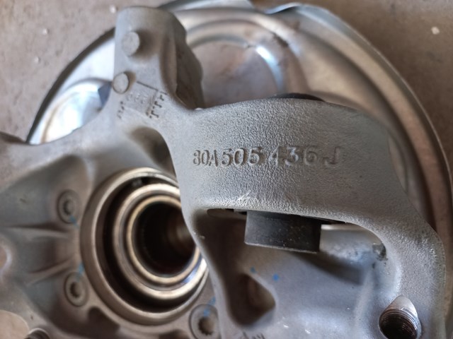 Купити 80A505436J VAG Кулак поворотний правий