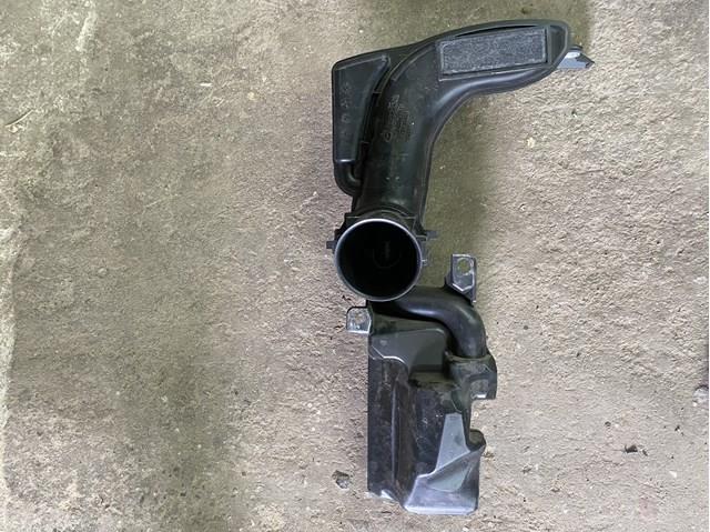 PY2V13200B Mazda Патрубок повітряний, вхід повітряного фільтра