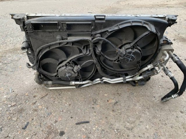 Купити DG938005DC Ford Радіатор двигуна