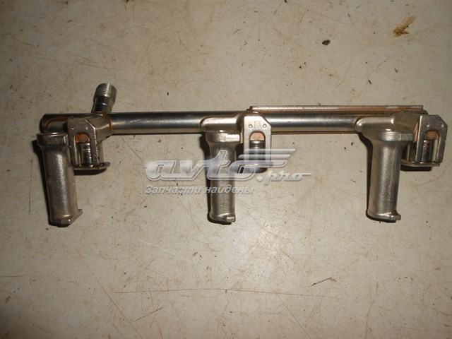 Купити AJ813749 Jaguar Розподільник палива (рампа) правий