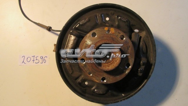 430180024R Renault (RVI) Цапфа поворотна права