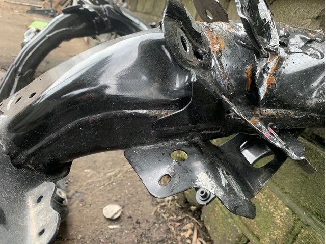 Підрамник задній Tesla 104458000D