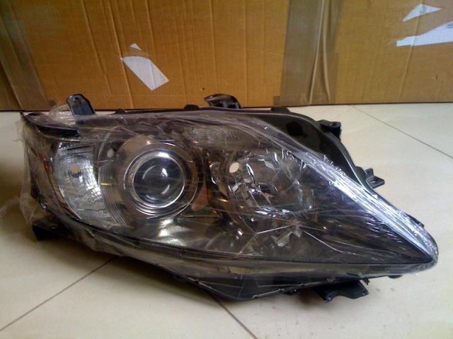 Купити 8113048680 Toyota Права блок фара