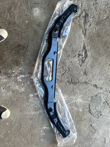 Рамка радіатора верхня Mazda K69A53150 ціна, від 57.17 USD