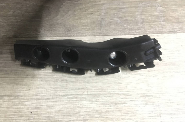 Праве кріплення переднього бампера FPS FP3806931 ціна, від 8.29 USD
