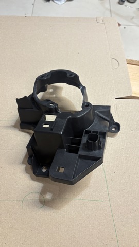 Кронштейн кріплення протитуманною фари, правої KB8B51684 Mazda