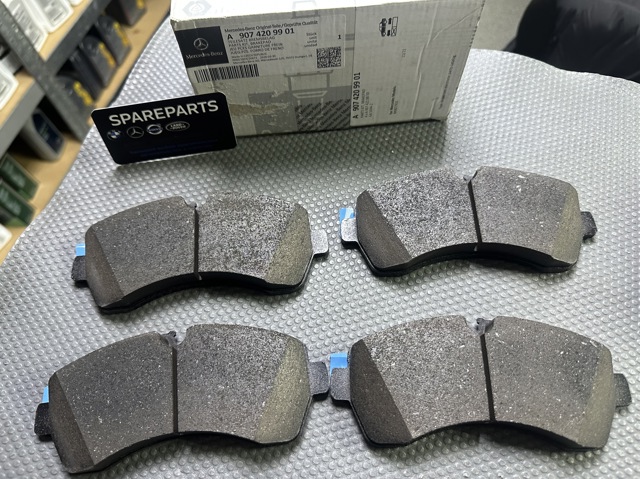Купити A9074209901 Mercedes Колодки гальмівні передні, дискові