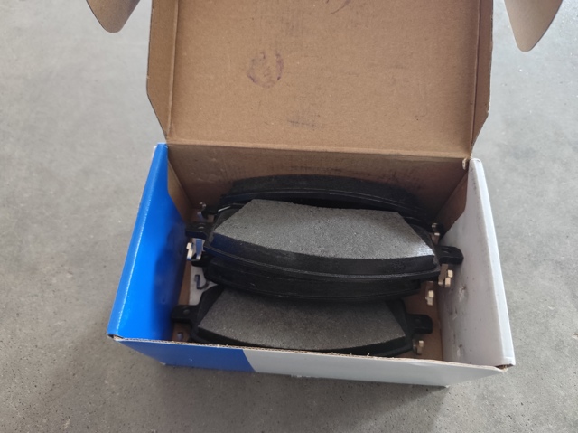Купити 4605C312 Mitsubishi Колодки гальмівні передні, дискові