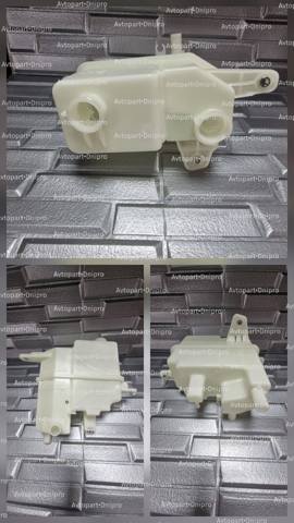 Бачок системи охолодження PX2815351A Mazda