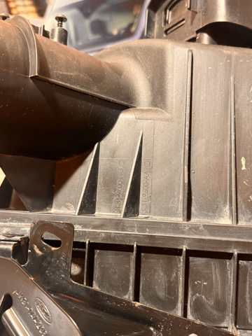 Корпус повітряного фільтра Ford 2373551