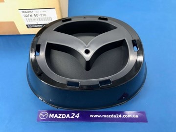 Купити GBFN50716 Mazda Кронштейн емблеми решітки радіатора