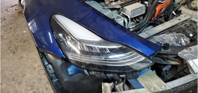 107737200L Tesla Фара правая