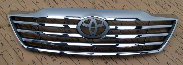 531110K380 Toyota Решітка радіатора